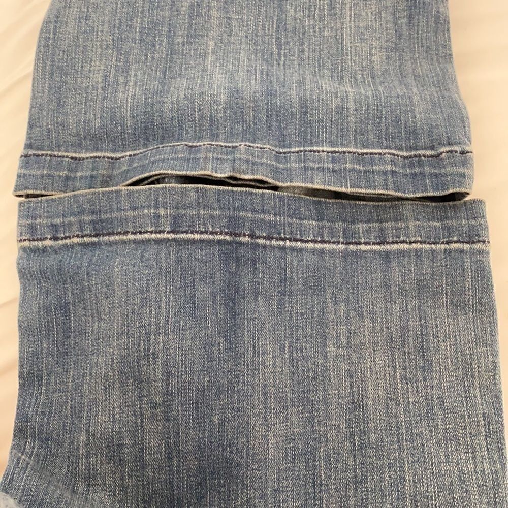 ⭐️MICHAEL KORS FLARE LIGHTLY DISTRESSED DENIM JEANS - Picture 9 of 10